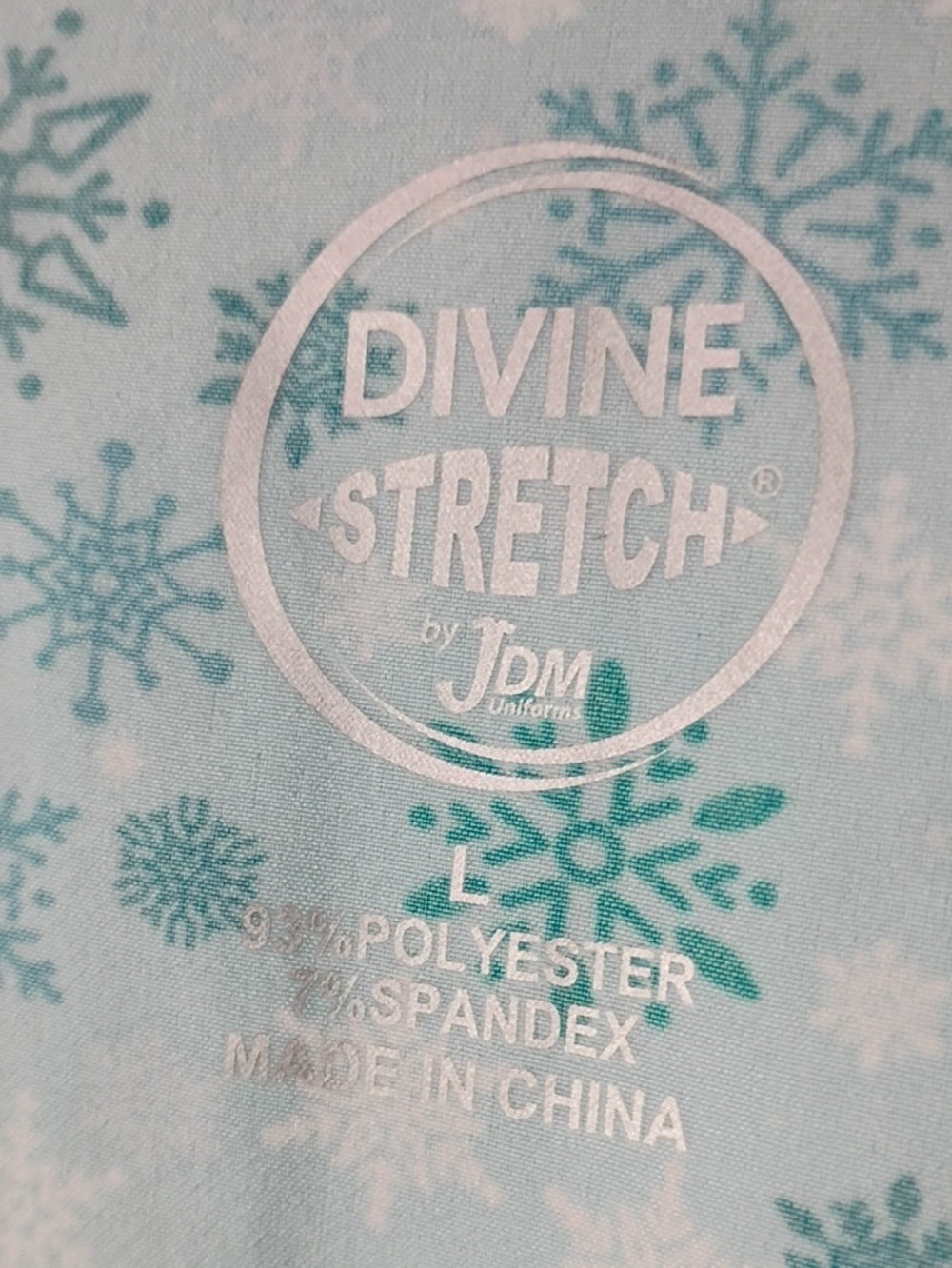 Light Blue Medical Scrub - Snowflake V-Neck Top - SIZE Large NWT - Picture 5 of 7